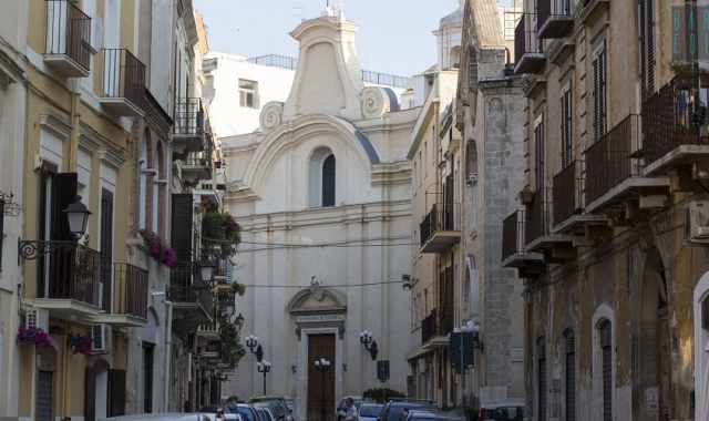 Bari, San Domenico: la chiesa di quell'antico convento rimpiazzato dalla Prefettura